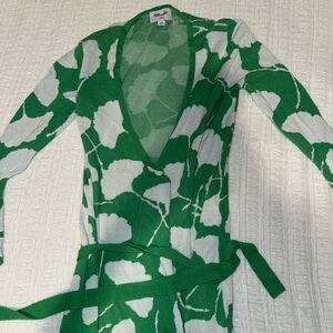 Diane Von Furstenberg Green and White Knit Top